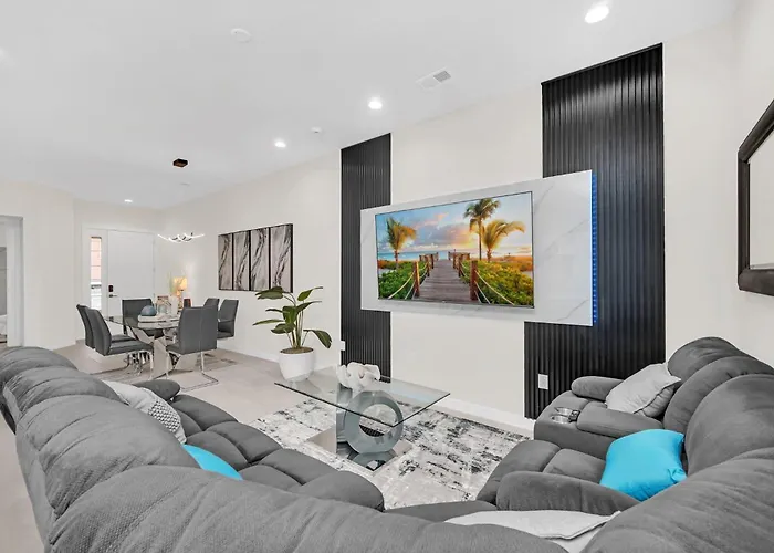 New Spacious And Themed 5 Bedroom Home Minutes From Disney And Waterparks!