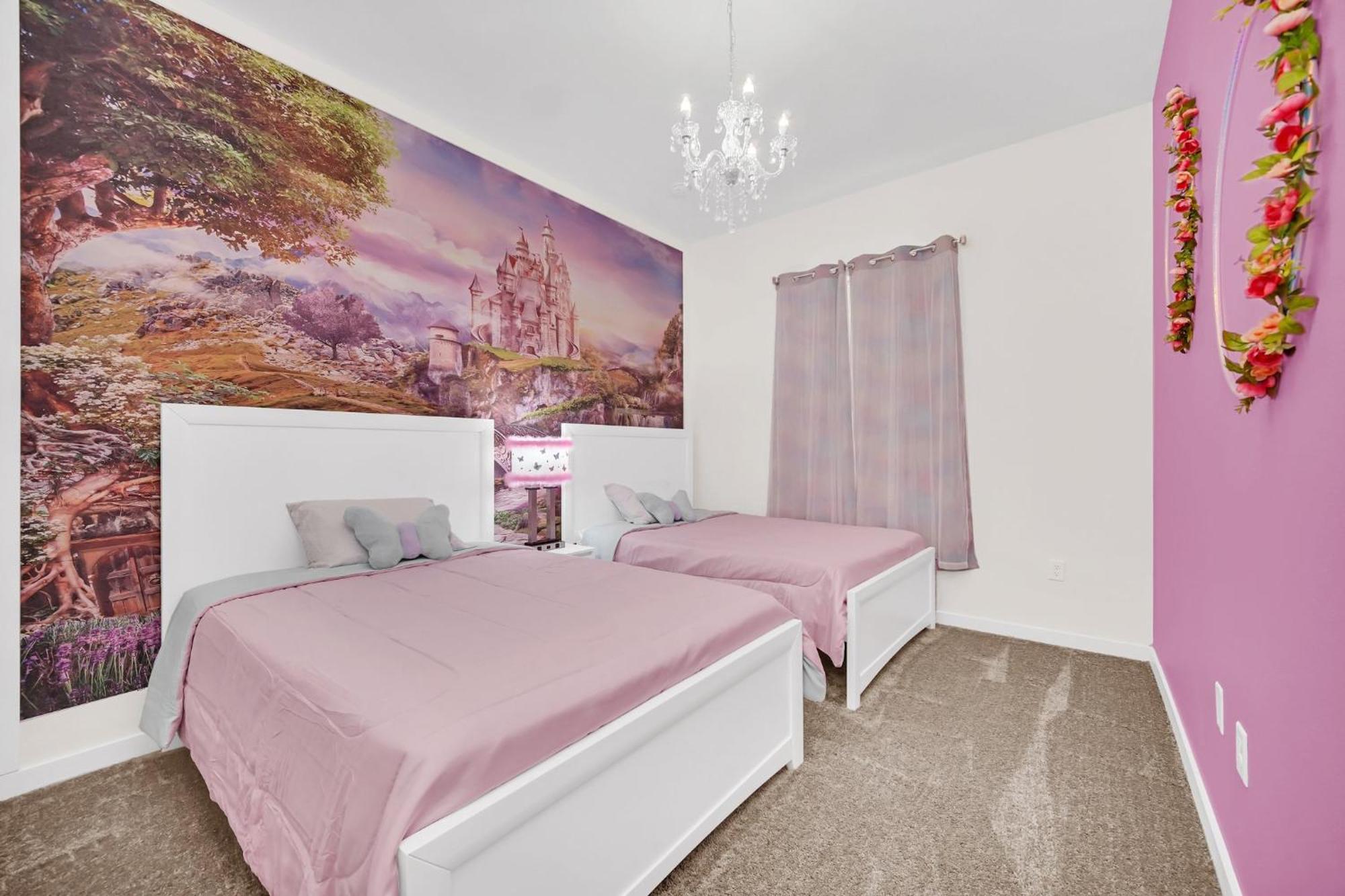 New Spacious And Themed 5 Bedroom Minutes From And Waterparks! Holiday home Orlando