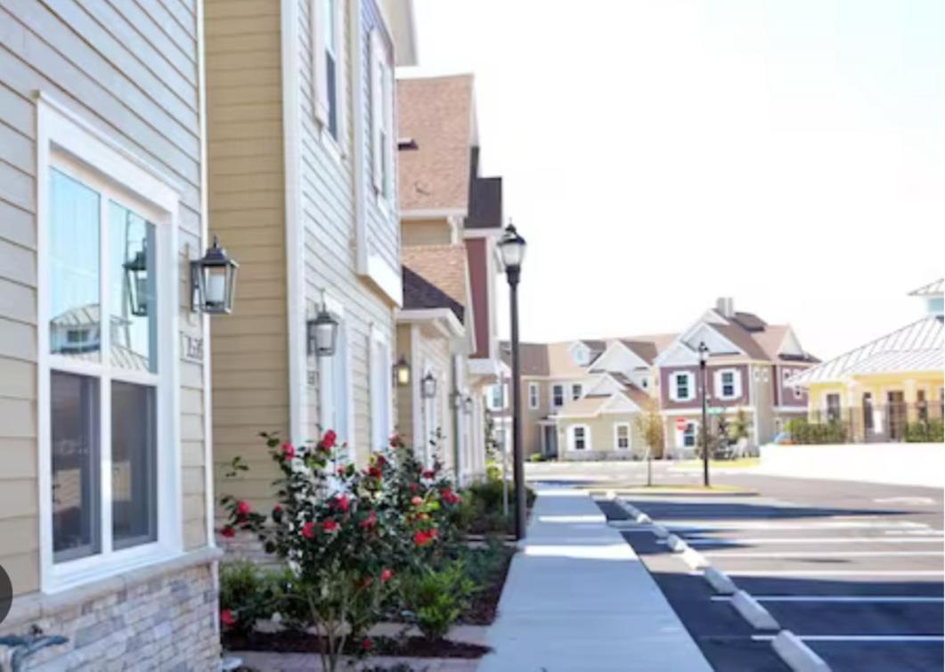 New Spacious And Themed 5 Bedroom Minutes From And Waterparks!